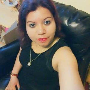 Meet your Posher, Larissa